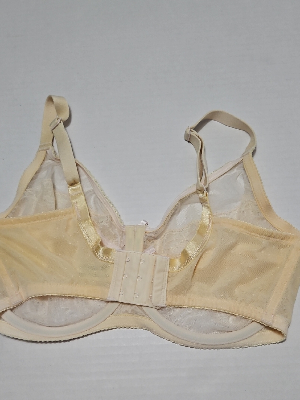 Wacoal Sheer Lace Underwire Bra in Cream Size 36DDD - Picture 2 of 8